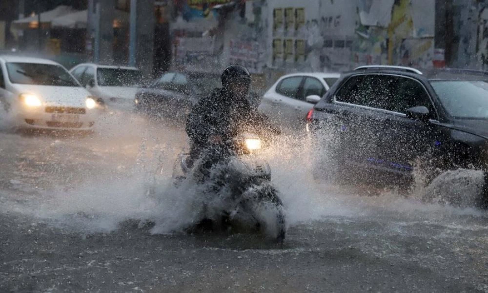 Σε εξέλιξη βρίσκεται η κακοκαιρία: Πού θα «χτυπήσει» τις επόμενες ώρες